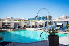 Top-Floor Strip Views, F1 Track Front Row, Walk to Sphere! - Image 2