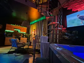 Apartment with large Safari-themed jacuzzi - Image 3
