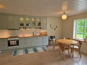 Cozy cottage with alpaca and lake view! - Image 3