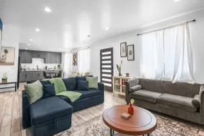 Stylish Home Near DTLA & Disney w/ Mini Golf+EV - Image 5
