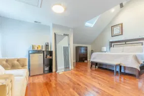 Beautiful cozy loft - Image 2