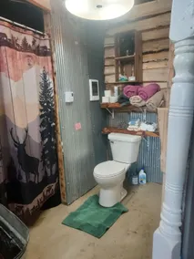 Squeaky's Hideaway - Image 2