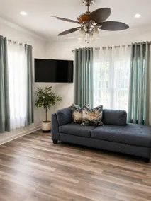 Quiet 2BR Near Brandon Fast WiFi Ideal for Work - Image 3
