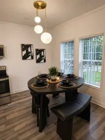 Quiet 2BR Near Brandon Fast WiFi Ideal for Work - Image 2
