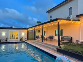 Prime Location! Onsite Pool, Kitchenette, Free Parking, Near Druif Beach - Image 3
