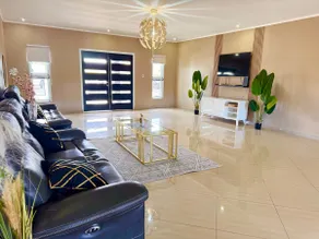 Prime Location! Onsite Pool, Kitchenette, Free Parking, Near Druif Beach - Image 4