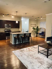 Home Away from Home 2 BDRM 2 Bath Free Parking - Image 2