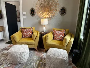 Vintage Escape w/ Queen bed & Queen Air Mattress - Image 5