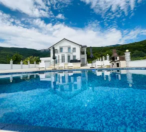 Rezidenca Dozhlani with Private Pool & Yard - Image 1