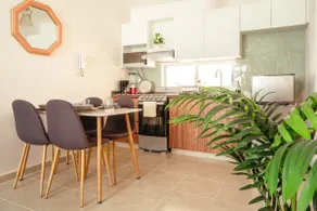 Beautiful Trendy Loft 3 minutes from the beach - Image 4