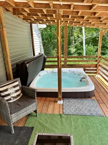 Peaceful getaway in Chertsey with HOT TUB - Image 3