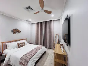 Quiet & Cozy - Top floor ! 100” Qled + PS5 - Image 2