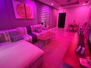 Quiet & Cozy - Top floor ! 100” Qled + PS5 - Image 3