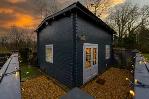 Charming Rural Lodge-Wood Burner, Air Con & Wi-Fi - Image 2