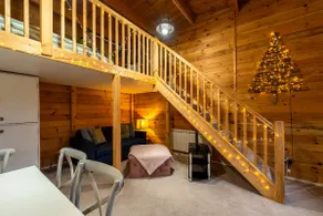 Charming Rural Lodge-Wood Burner, Air Con & Wi-Fi - Image 4