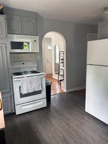 Quaint 2 bed in Champaign - Image 5
