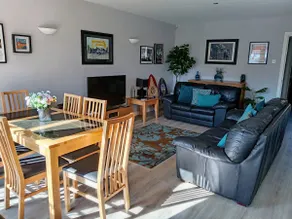 Sea Surfing 2 bed, ground floor apartment - Image 2