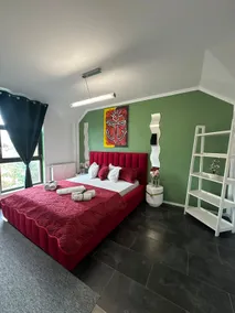 Sunflower | Lovely Central Apartment with Balcony - Image 4