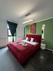 Sunflower | Lovely Central Apartment with Balcony - Image 5