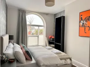 Stunning 2 bedroomed apartment on Allerton Road, Sleeps 4 - Image 2
