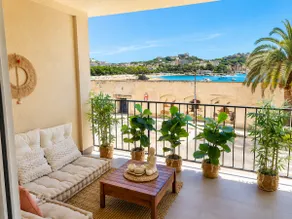 Ocean views, beachfront, terrace and parking - Image 2