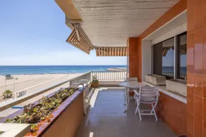 Ocean front · Terrace · Pool - Image 2