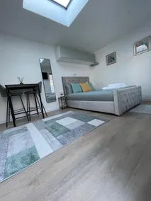 The Cedar Guesthouse - Image 4