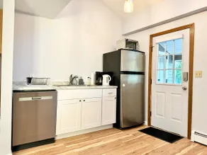 Modern 2BR in Downtown - Image 5