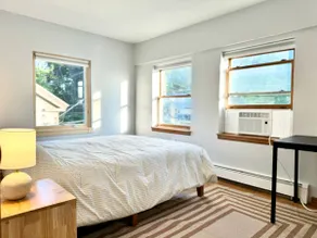 Modern 2BR in Downtown - Image 3