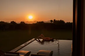 Deluxe Suite - Private Heated Pool & Jacuzzi - Image 5