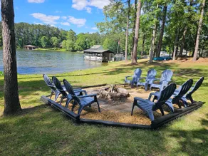 FamiLee Lakehouse Retreat Pet Friendly w-HotTub - Image 4