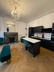 Air-conditioned two-bedroom Haussmann-style apartment in Anse for 4 people, parking - Image 3