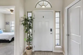 Charming 3-bedroom, 2 full bath - Image 2