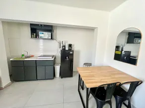 TR5- 1 bedroom, kitchenette and bathroom. Central - Image 3