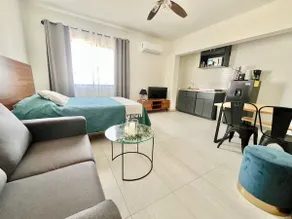 TR5- 1 bedroom, kitchenette and bathroom. Central - Image 2
