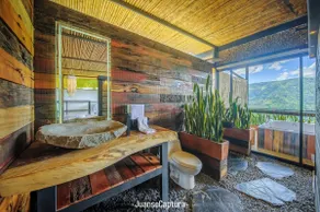 Luxurious cabin with a beautiful view - Image 4