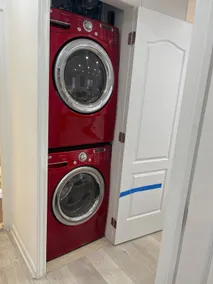 Renovated Jacuzzi Tub Home NYC-LGA-JFK Washer-Dryer - Image 4