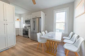Charming 4 BDR - Walk to Downtown & Free parking! - Image 2