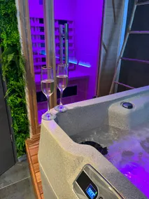 Romantic Getaway with Spa & Sauna / Breakfast / Air Conditioning - Image 5