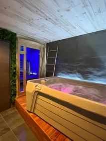 Romantic Getaway with Spa & Sauna / Breakfast / Air Conditioning - Image 3