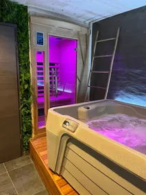 Romantic Getaway with Spa & Sauna / Breakfast / Air Conditioning - Image 4
