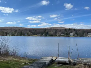 Woodford Cozy Lakefront Cottage - Image 4