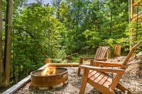 Cozy Couples Getaway in RRG • Private Hot Tub - Image 5
