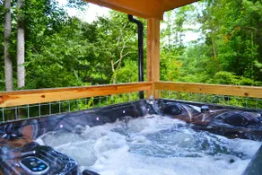 Cozy Couples Getaway in RRG • Private Hot Tub - Image 4