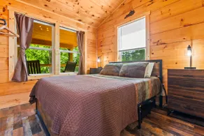 Cozy Couples Getaway in RRG • Private Hot Tub - Image 3