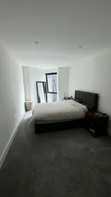 1-bed Apartment in Greater London Next to Station - Image 4