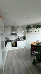 1-bed Apartment in Greater London Next to Station - Image 2