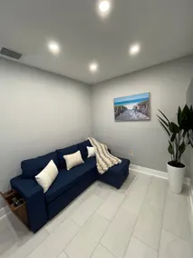Charming Coastal Retreat - Image 2