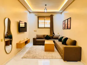 Modern Spacious Apt | Yard + Rooftop + Fast Wi-Fi - Image 2