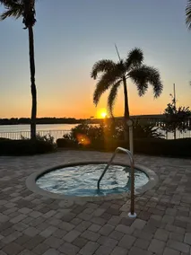 Designer Waterfront Luxury Condo in resort w/dock - Image 4